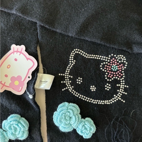 Hello kitty wool scarf - Picture 3 of 3